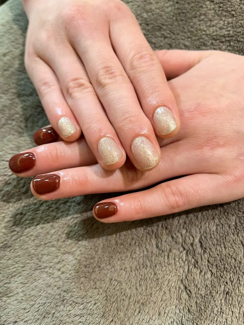 ネイル ジェルネイル キラキラネイル ネイビー ワンカラーネイル パラジェル カットパーマ 🌀あさみのヘアスタイル