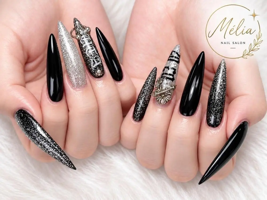 ネイル ボルドー ブラウン ハロウィン ハート キラキラネイル Melia Nail Nambaのネイルデザイン