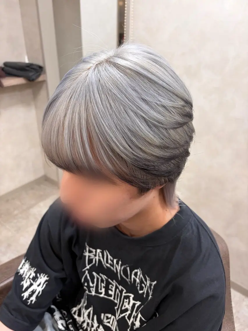 ショート カラー メンズ メンズブリーチ ブリーチ ケアブリーチ デザインカラー イヤリングカラー ヘアカラー カラーリスト🤍 わかなのヘアスタイル