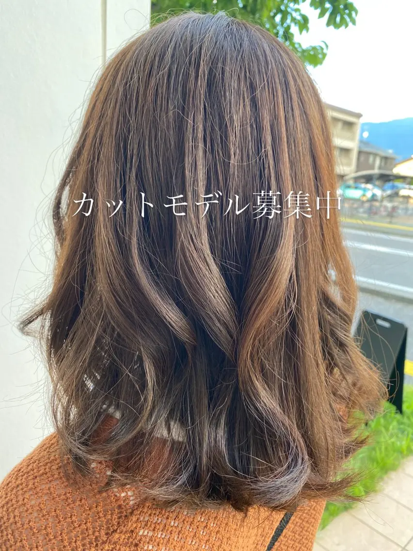 ミディアム カラー アッシュ アッシュブラウン ブラウンカラー 透明感カラー カット ヘアカラー 下門 紗栄のヘアスタイル