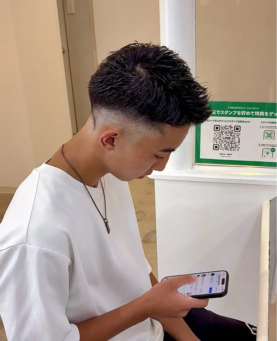 ショート 岡田 駿也のヘアスタイル
