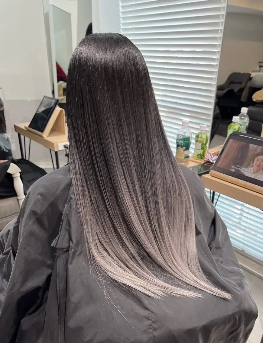ロング カラー バレイヤージュ シルバー ホワイトシルバー レイヤーカット 指名数No.1 /NAOYAのヘアスタイル