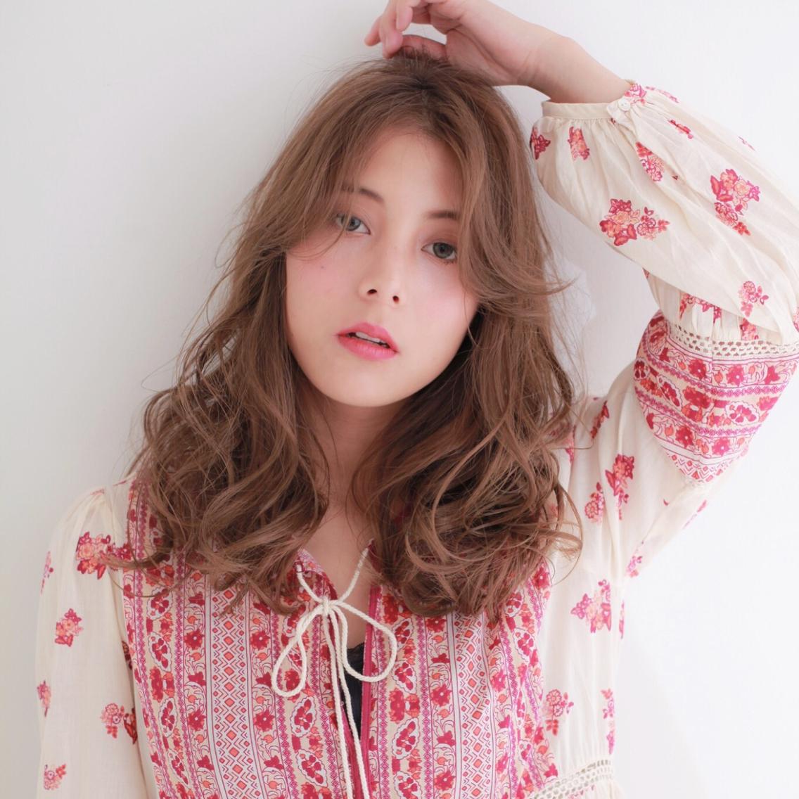 ミディアム 岸川 恭子のヘアスタイル
