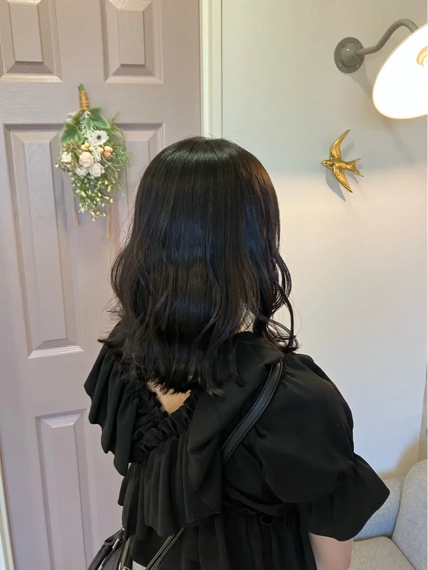 ミディアム 藤田 七海のヘアスタイル