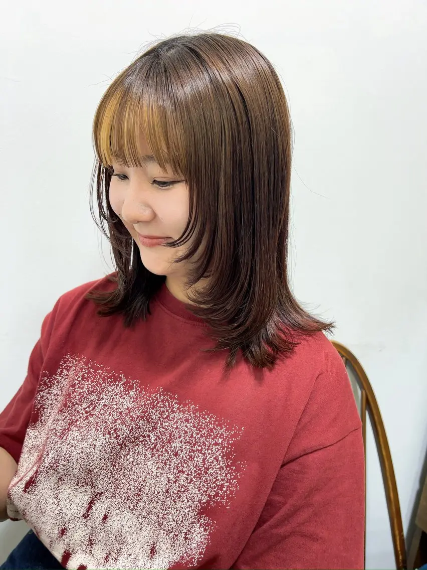 ミディアム 拝頭　奈枝 Beretのヘアスタイル