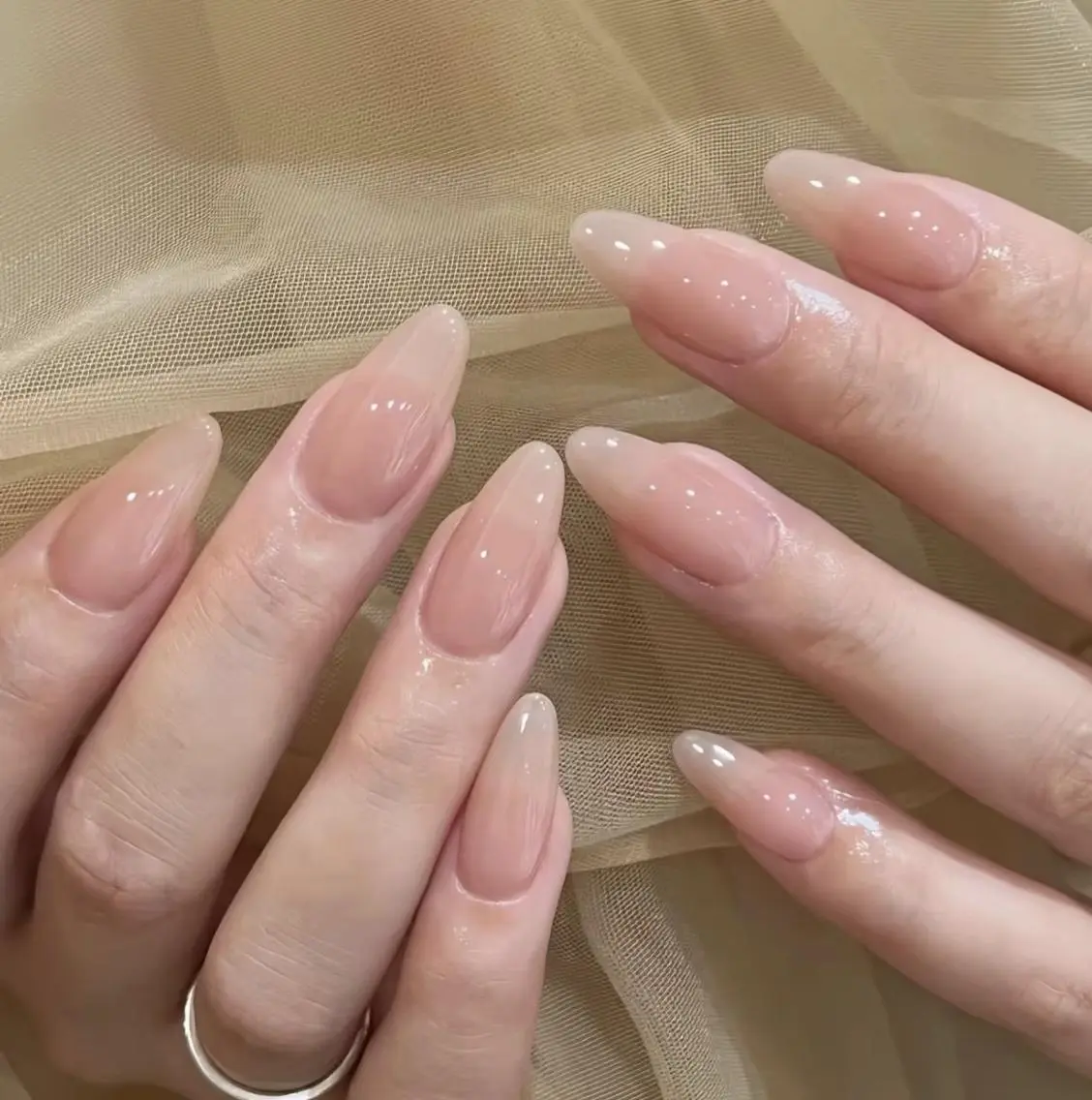 🤲 ちゅるんワンカラー【ジェルオフ+500】 🫧 ちゅるんと透明感のあるうるツヤネイル✨の写真