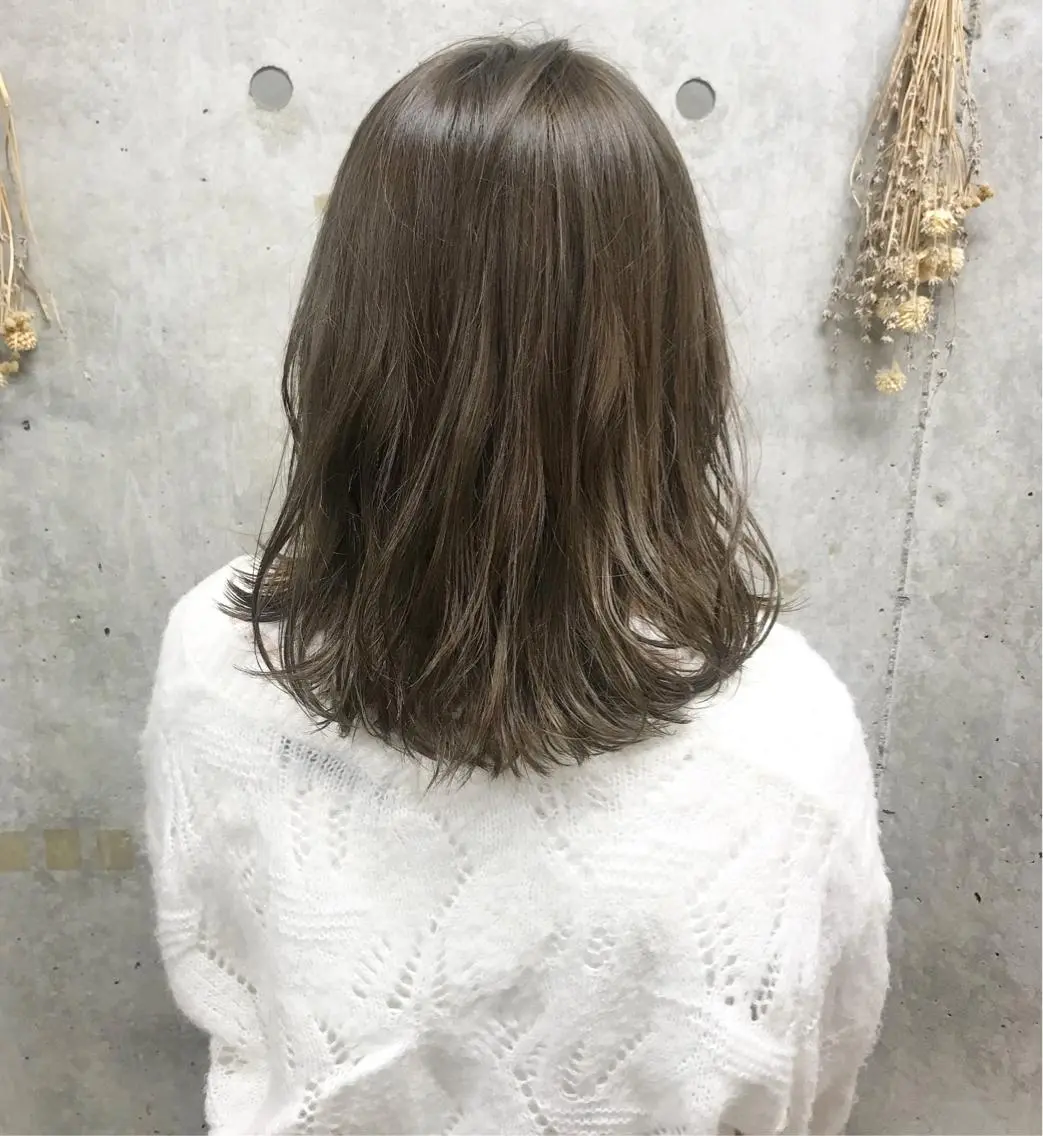 ミディアム カラー ヘアアレンジ アッシュ ベージュカラー Satsuki ✂︎♡のヘアスタイル