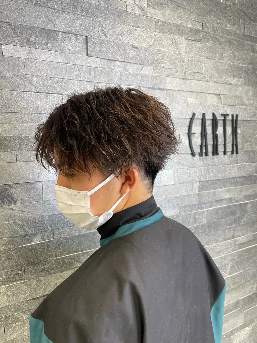 パーマ メンズ フェザーパーマ メンズパーマ メンズツイストパーマ 波巻きパーマ スパイラルパーマ カット 飯田 祥哉のヘアスタイル