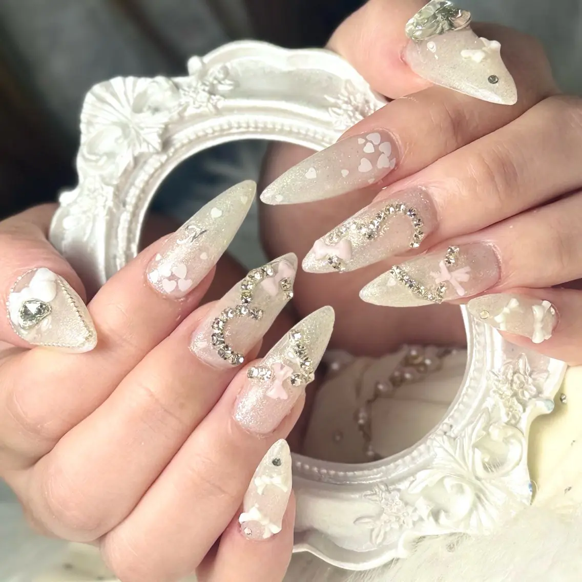 ネイル ハンドネイル ルシイ🎀新宿長さ 出しパーツ専門店のネイルデザイン