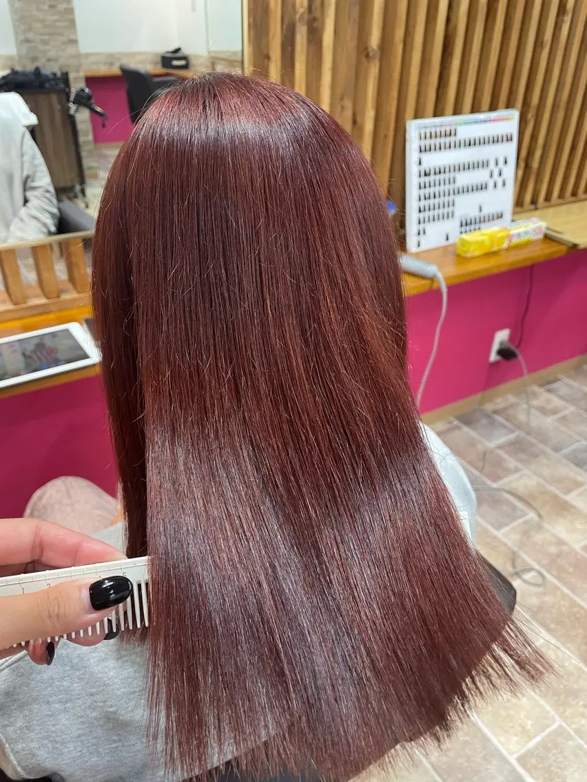 セミロング カラー レッドカラー カット ヘアカラー トリートメント YUI/ ブリーチカラー🌷のヘアスタイル