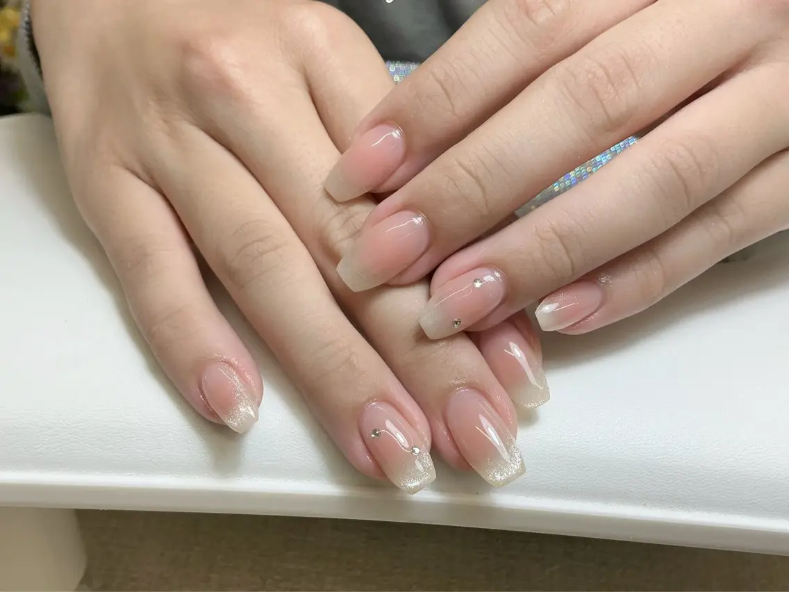ネイル オーロラネイル 長さ出し フレンチネイル ジェルネイル ガラスフレンチ ハンドネイル Rela・S NAILのネイルデザイン