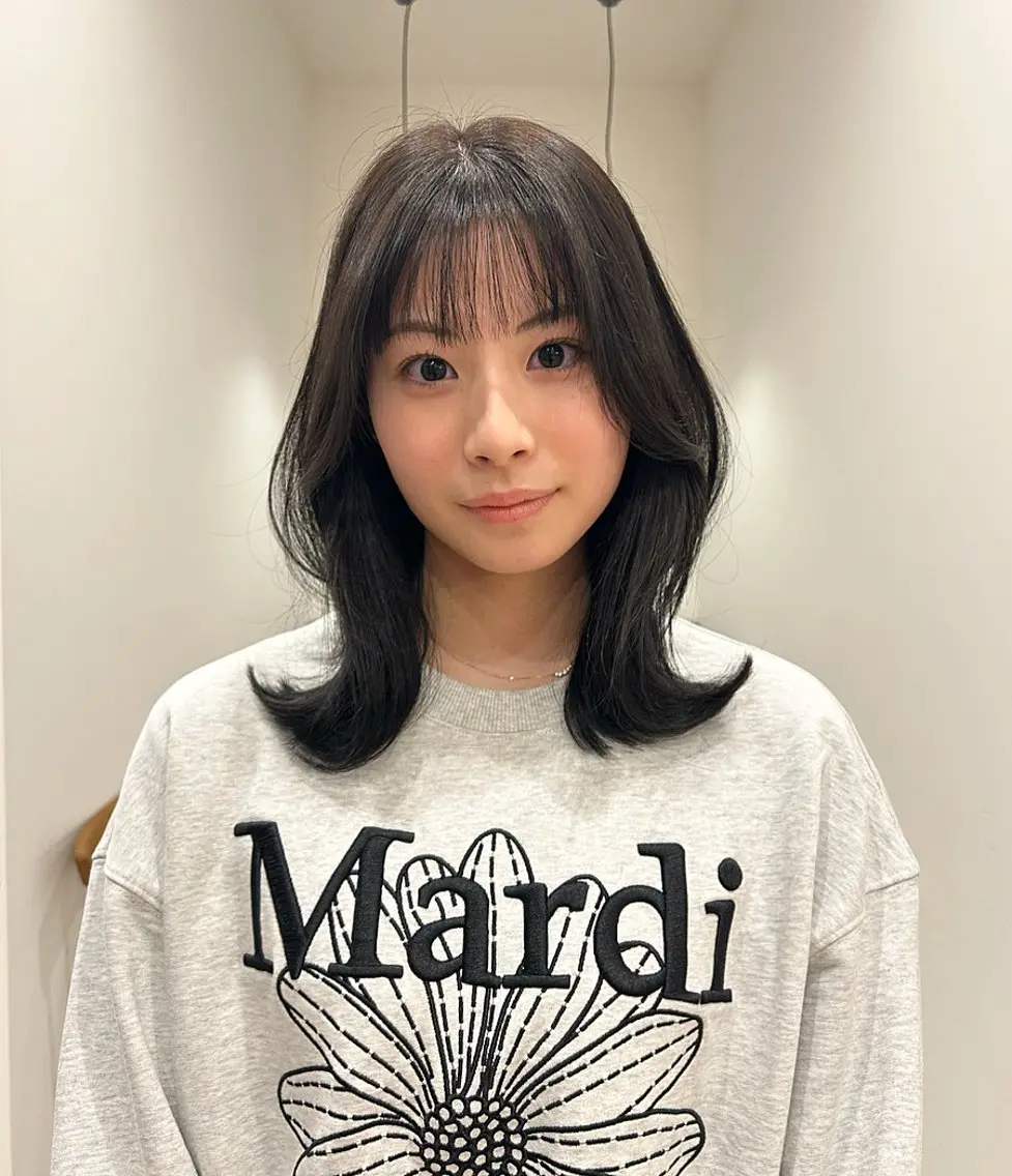 ミディアム カラー くびれヘア レイヤーカット レイヤーカット/長岡 グレージュ/マユ🎀のヘアスタイル