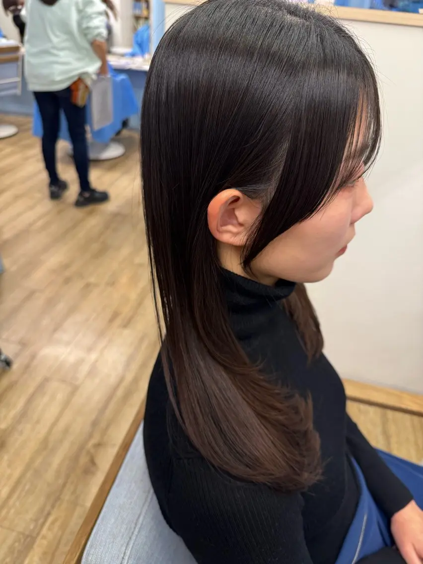 セミロング 小顔カット かりん 🤍のヘアスタイル