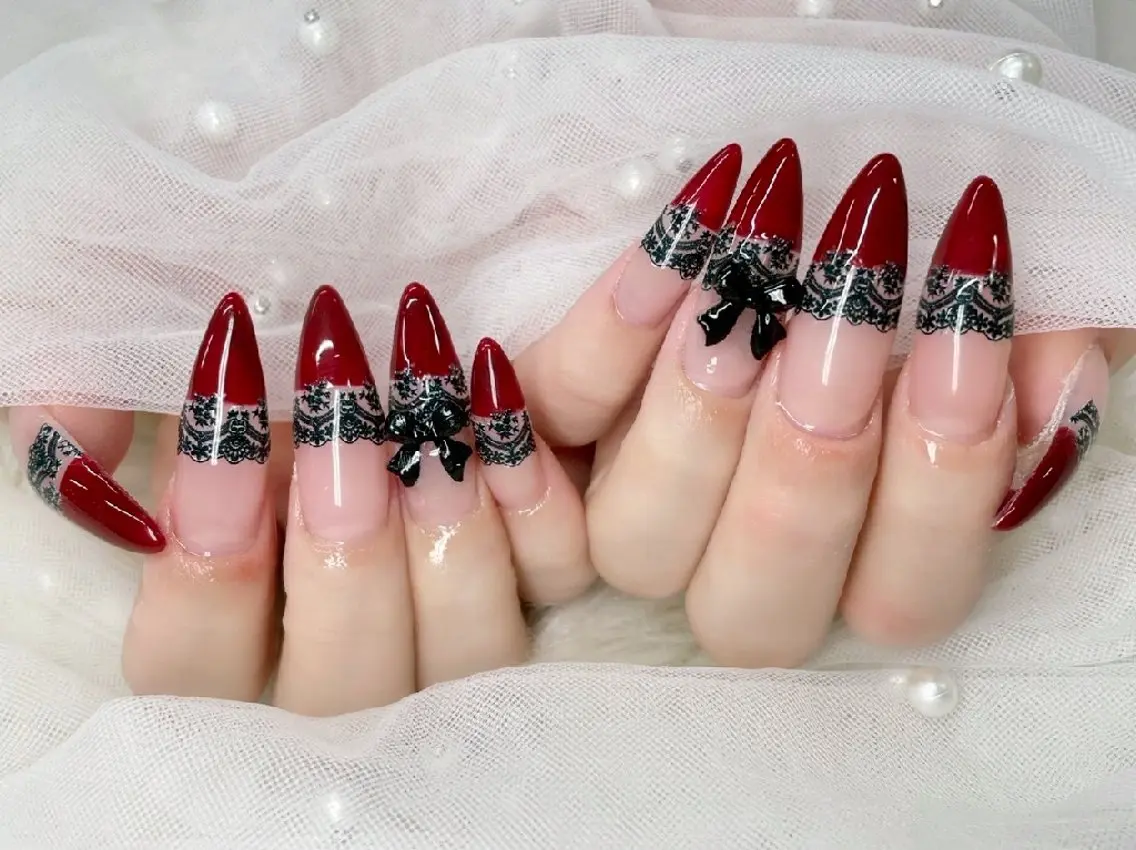 ネイル フラッシュネイル フレンチネイル キラキラネイル ラメ(グリッター) マグネットネイル Chouette Nailのネイルデザイン