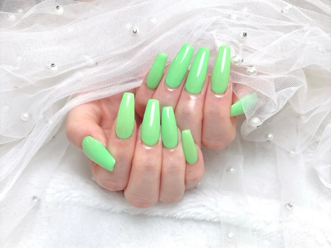 ネイル ミラーネイル ハンドネイル ハンドケア R1🎀Nail💕 池袋東口店のネイルデザイン