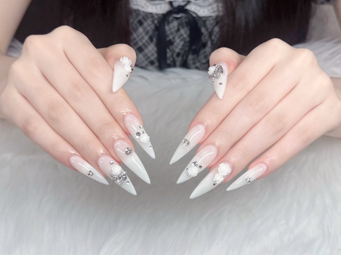 セミロング 韓国風ヘア ハンドネイル GOHOUBI Nail 心斎橋店のネイルデザイン