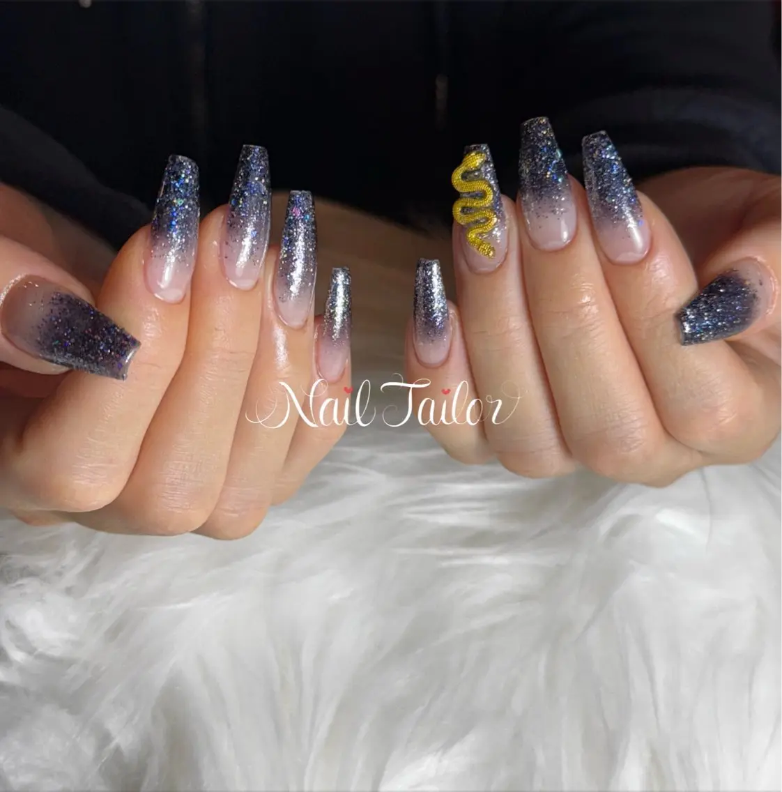 ネイル 長さ出し ゴールド グラデーション ホログラムネイル ラメ(グリッター) ハンドネイル NailTailor ネイルテイラーのネイルデザイン