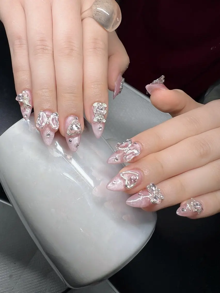 ネイル オーロラネイル チークネイル 長さ出し フットネイル フレンチネイル ハンドネイル Lee Nailsのネイルデザイン