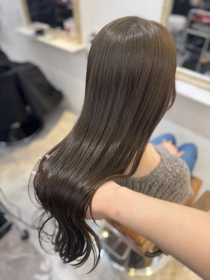 ロング カラー アッシュ アッシュブラウン ベージュカラー 黒髪 ブリーチ 赤み無し柔らかカラー 【梅田】madokaのヘアスタイル
