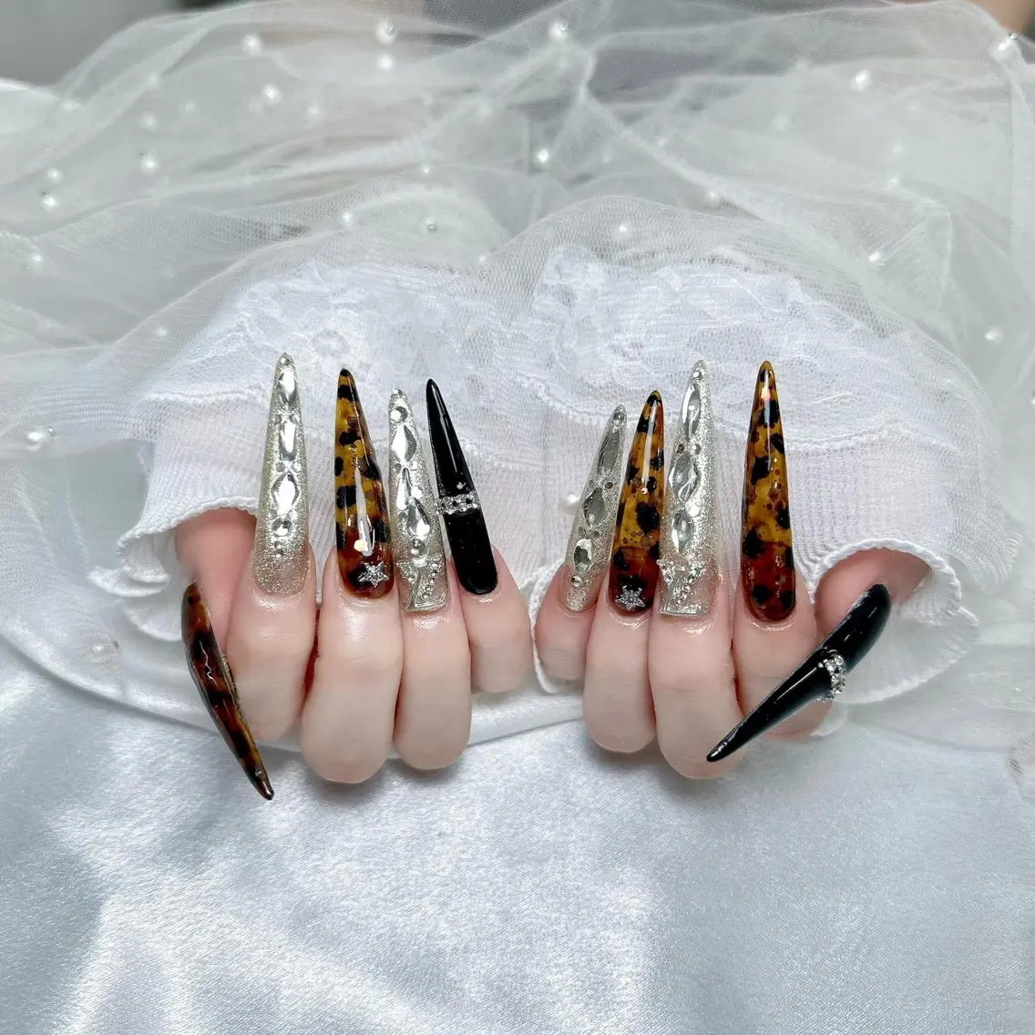 ネイル アートネイル フラワーネイル ジェルネイル キラキラネイル 韓国ネイル ハンドネイル ハンドケア Nova Nailのネイルデザイン
