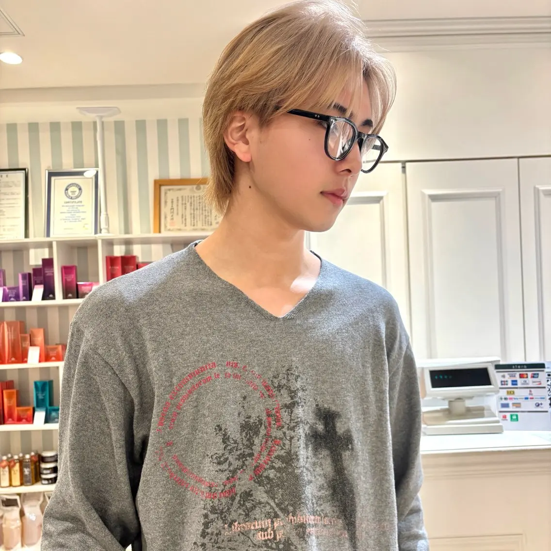 ショート カラー ベージュカラー 韓国風ヘア カット ヘアカラー トリートメント ブリーチなしwカラー メンズパーマ新居見のヘアスタイル
