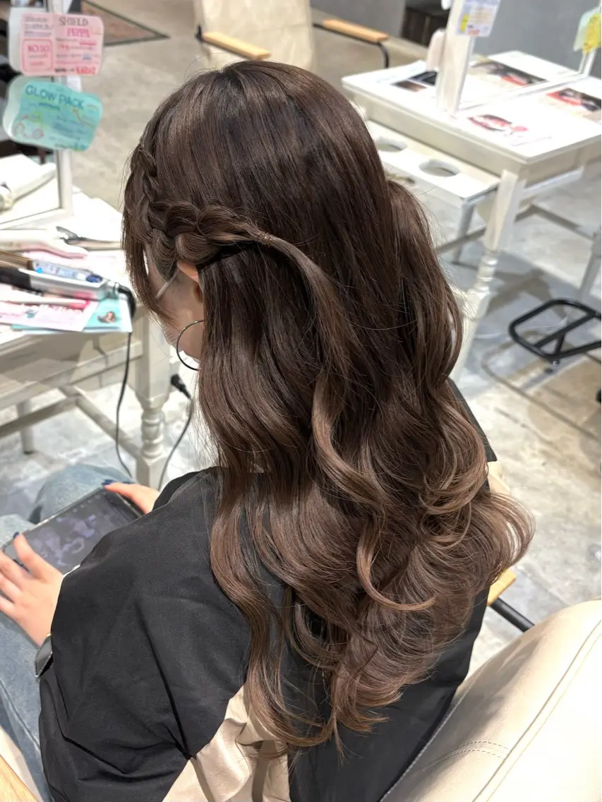 ロング カラー ヘアアレンジ ヘアセット ハイトーン、カラー 特化⟡.·すわ☁️のヘアスタイル
