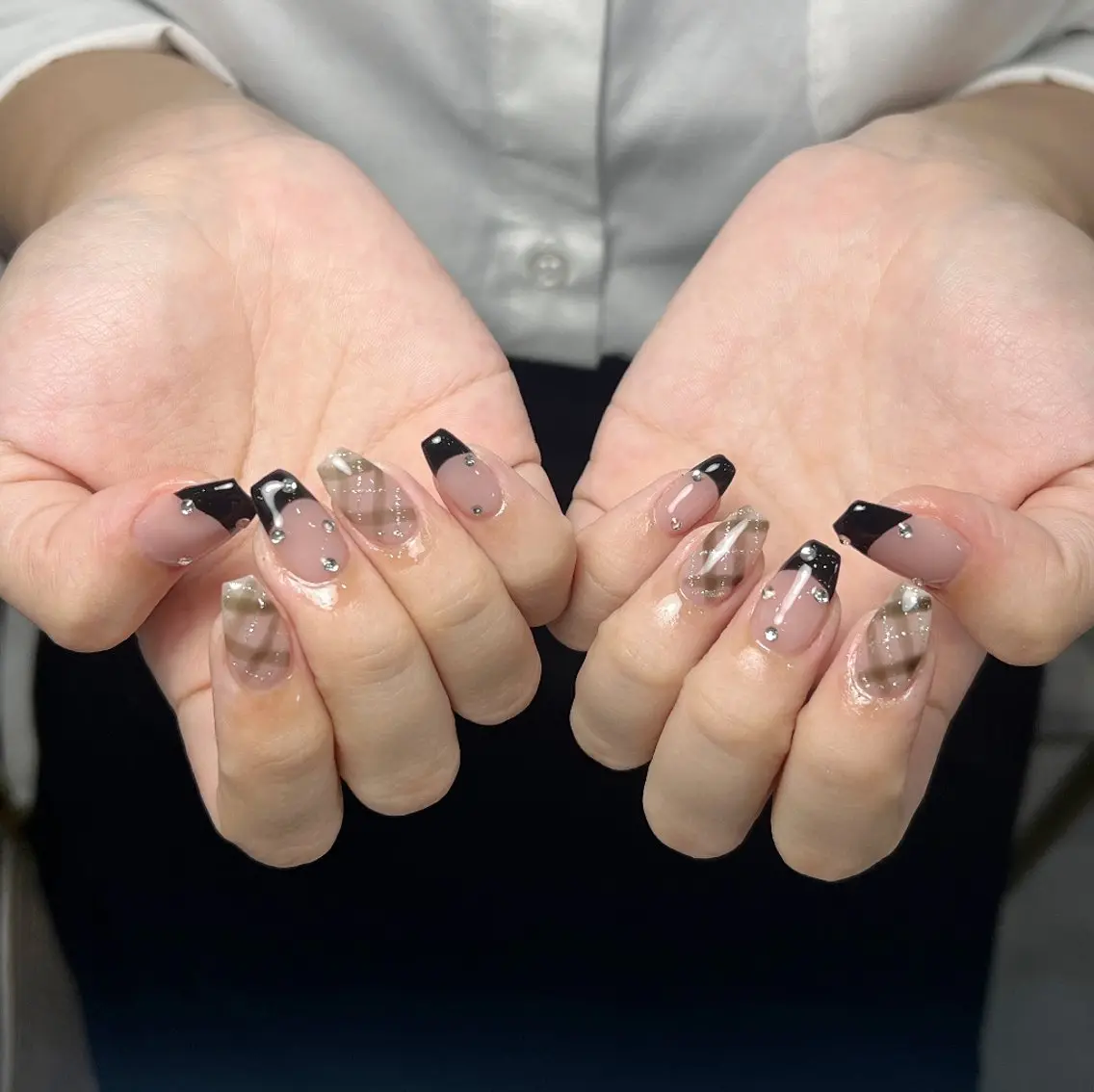 ネイル チークネイル 長さ出し フレンチネイル ジェルネイル キラキラネイル ハンドネイル UM Nail Salonのネイルデザイン