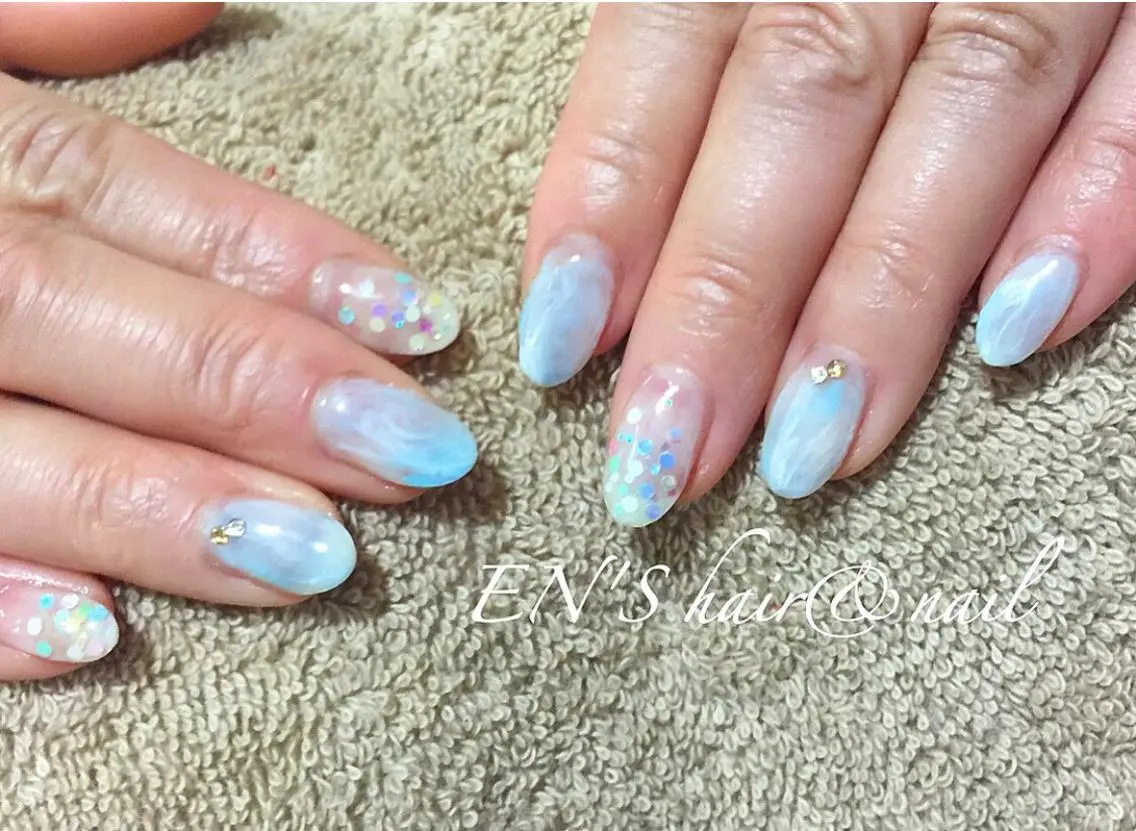 ネイル ブルー 水色 大理石ネイル(マーブル) ニュアンスネイル ホワイト フルリール 【プライベートサロンのネイルデザイン