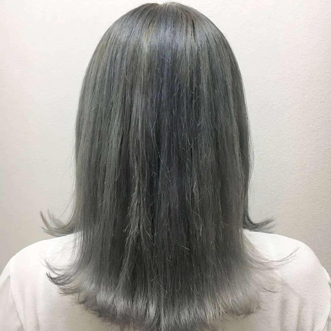 ミディアム カラー アディクシーカラー ブリーチ シルバー JILBLAN京都 ショート/ハイライトのヘアスタイル
