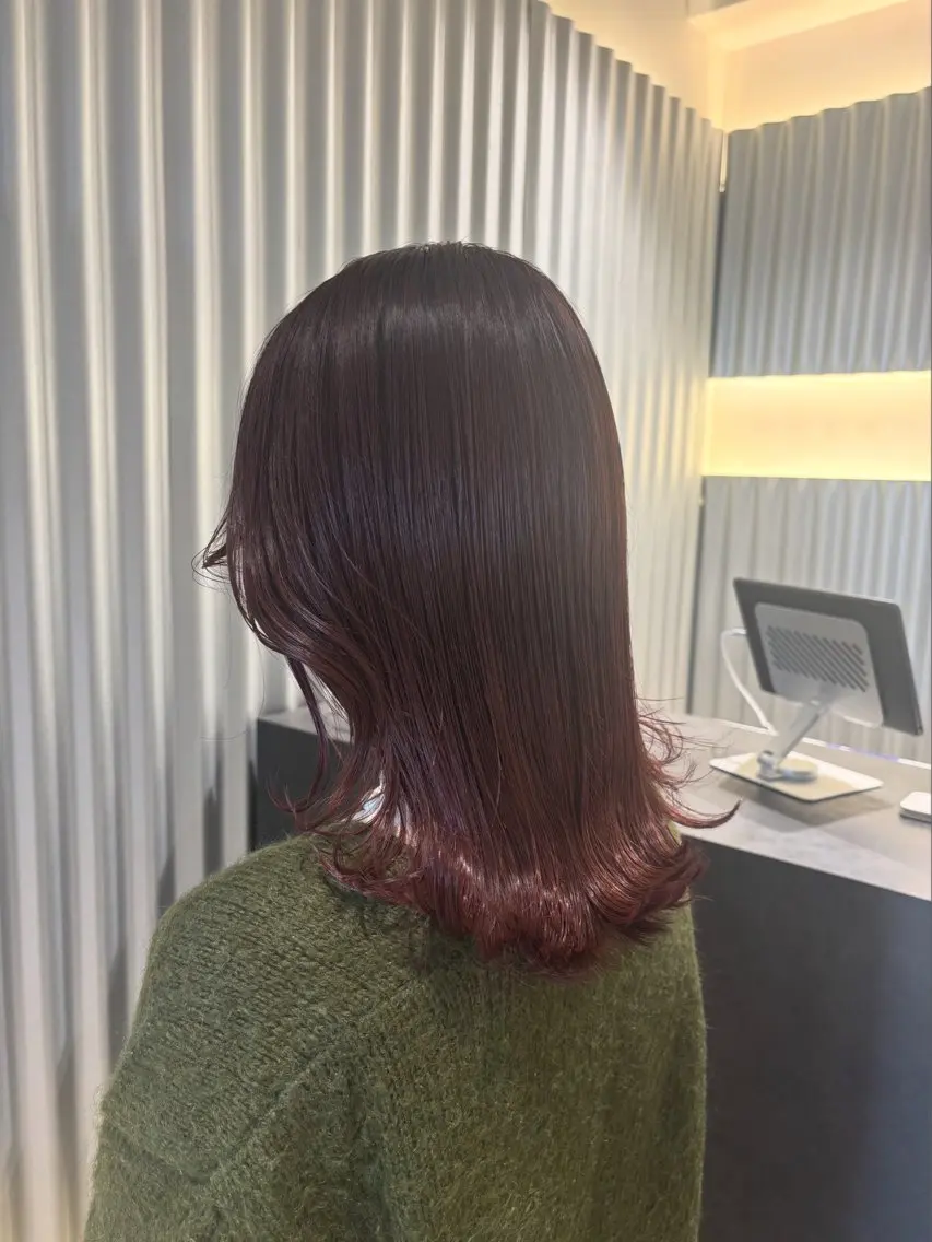 ミディアム カラー パーマ ヘアアレンジ ボルドーカラー ピンクカラー カット ヘアカラー トリートメント ヘッドスパ ヘアセット 押切 響 のヘアスタイル