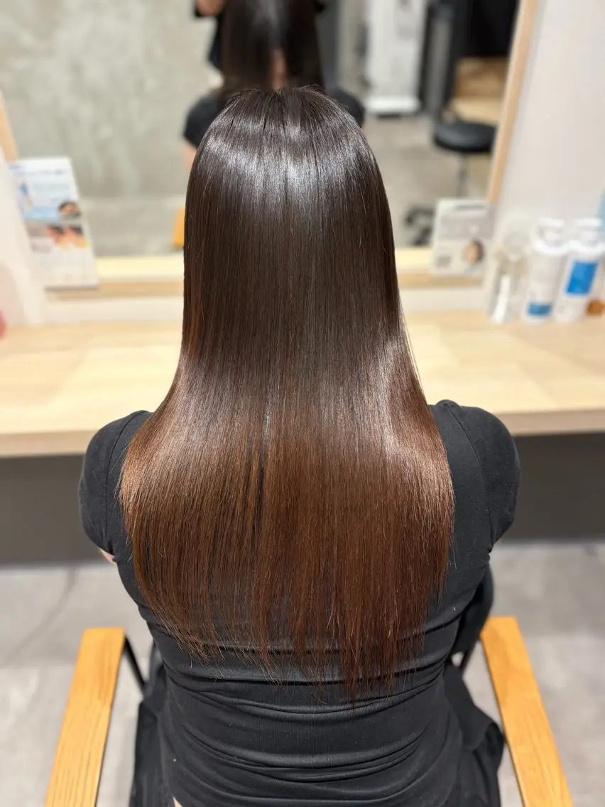セミロング 縮毛矯正 岡 茉梨花のヘアスタイル