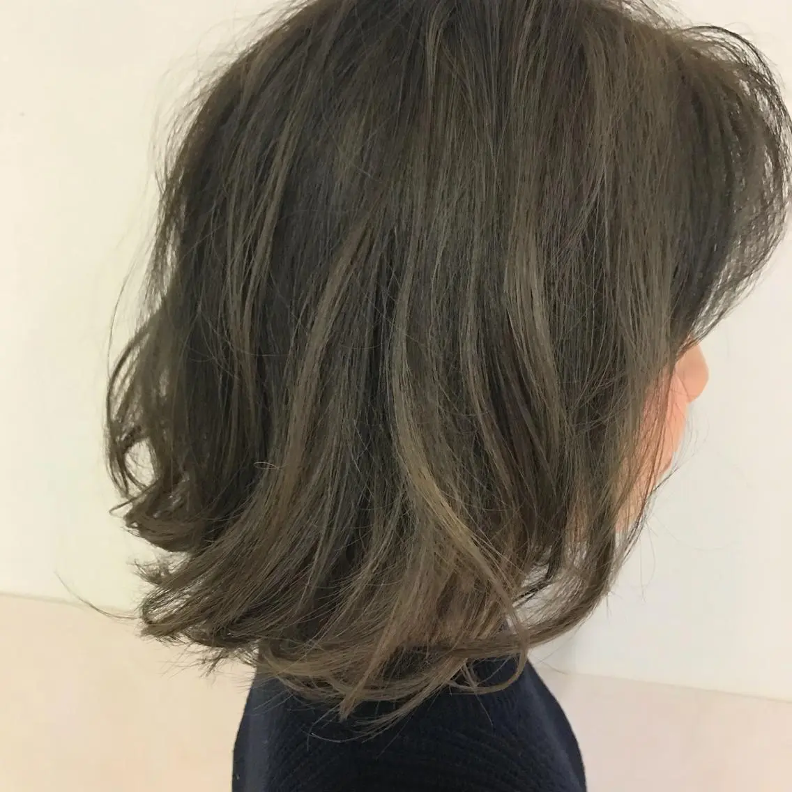 ショート カラー 透明感カラー グレージュ ハイライトカラー シアーグレージュ ハイライト カット ヘアカラー Oopsレイヤー 加藤澄都のヘアスタイル