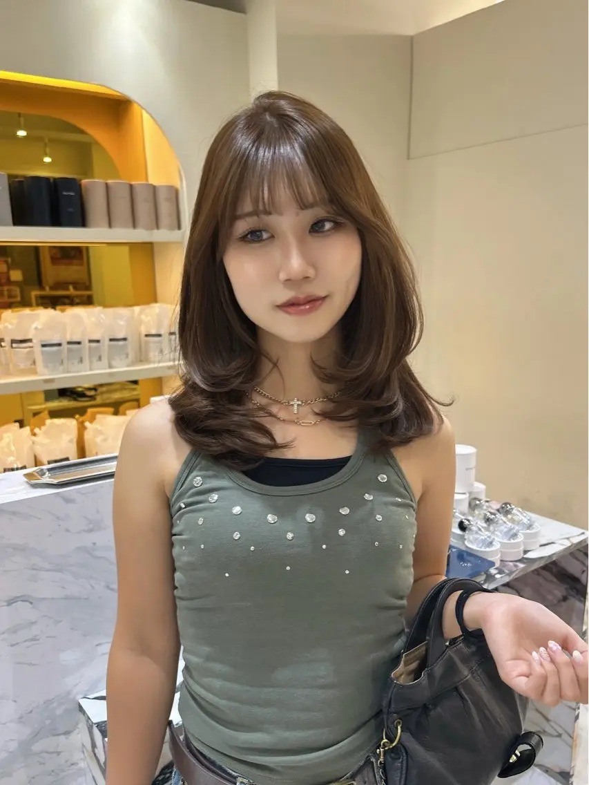 ミディアム カット ヘアカラー hiyori🎀 トレンドレイヤーのヘアスタイル