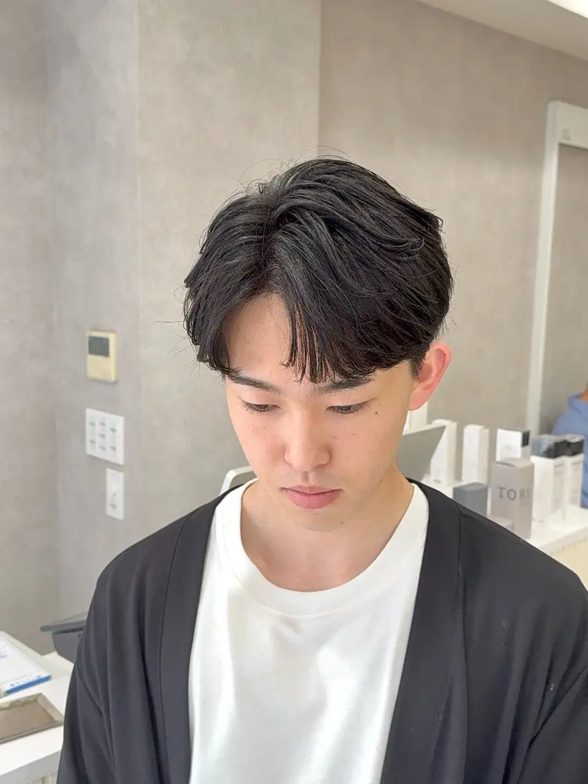 ショート メンズ センターパート メンズパーマ 似合わせカット 【東北メンズヘア1 位受賞🥇】本間祐太のヘアスタイル
