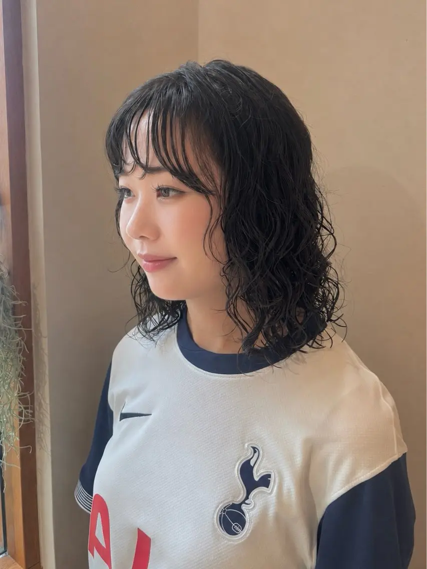 ミディアム パーマ ミディアムパーマ 顔まわりレイヤー 顔周りカット レイヤーカット 咲月/似合わせカット /ボブ/ショートのヘアスタイル