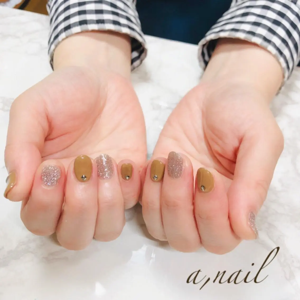 ネイル フラッシュネイル フットネイル ラメ(グリッター) ニュアンスネイル オフィスネイル ハンドネイル ネイルサロン エーネイルのネイルデザイン