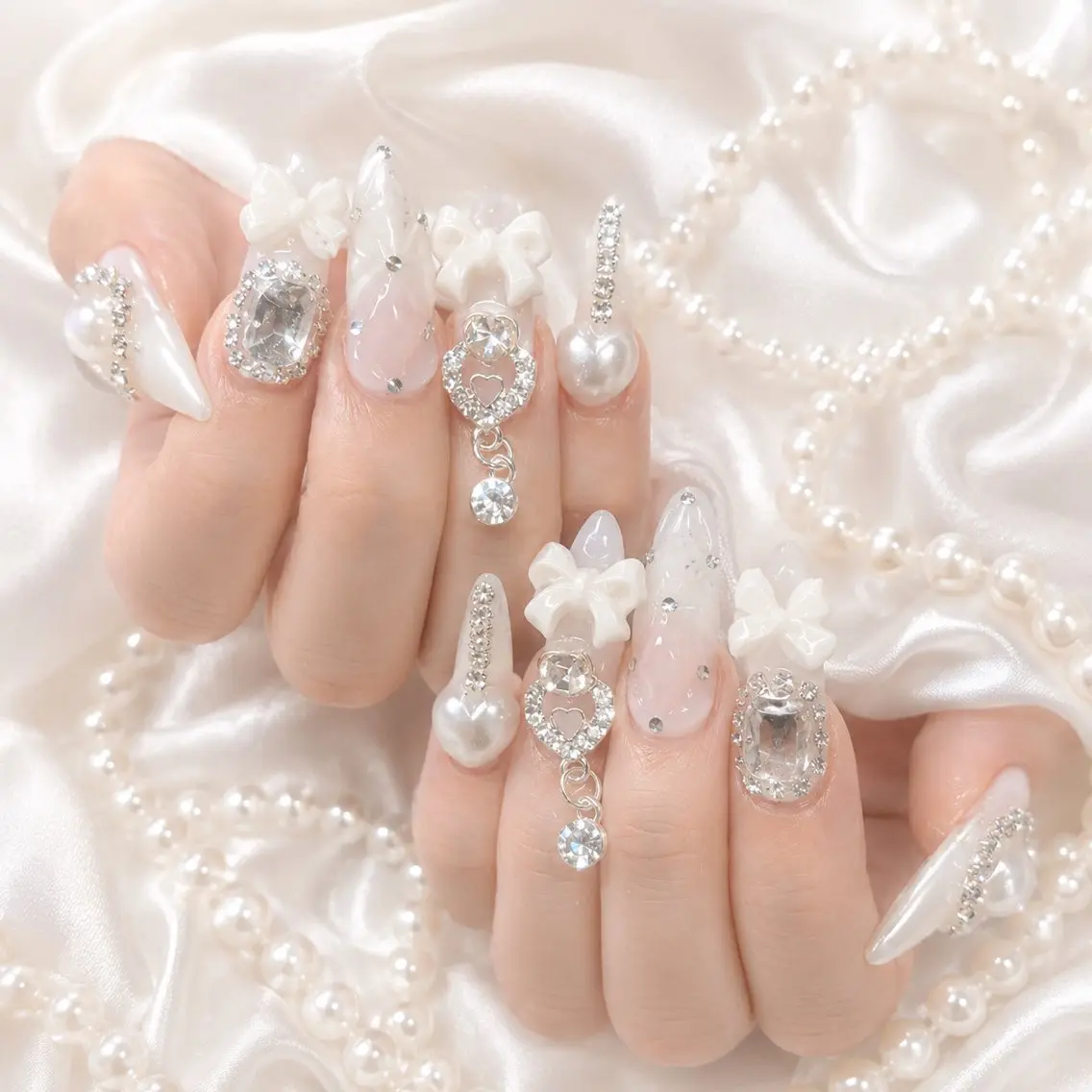 ネイル アートネイル オーロラネイル ボルドー チークネイル フレンチネイル ハンドネイル Sakura Nail Salonのネイルデザイン