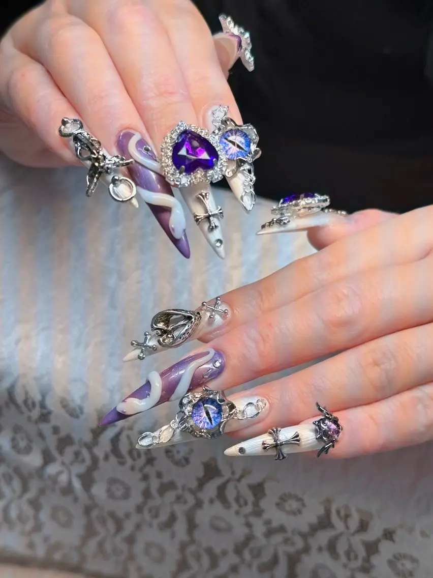 ネイル フレンチネイル ジェルネイル ガラスフレンチ ハロウィン ハート ハンドネイル H.baby Nail Salonのネイルデザイン
