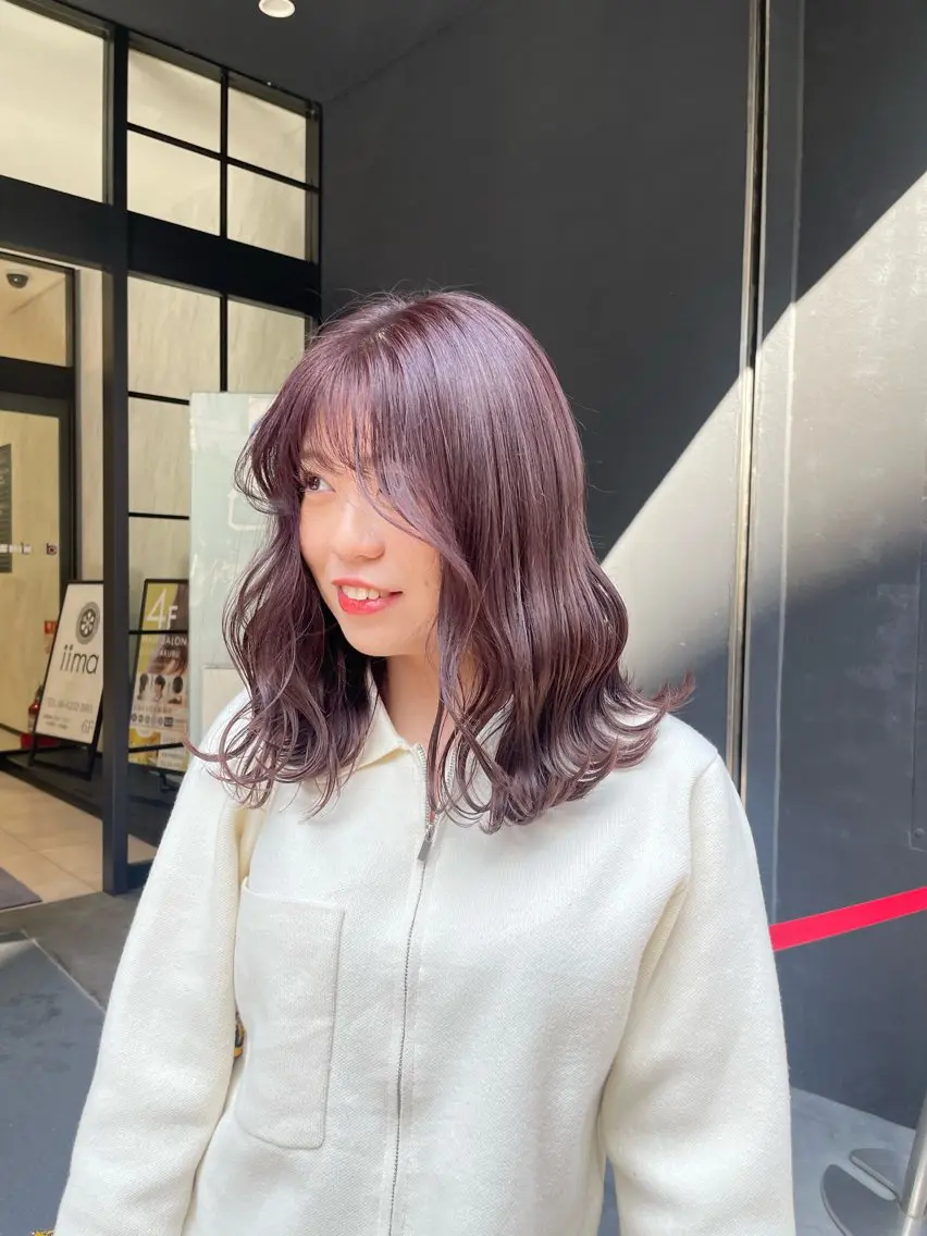 ミディアム ラベンダーベージュ BELLA ナナカのヘアスタイル