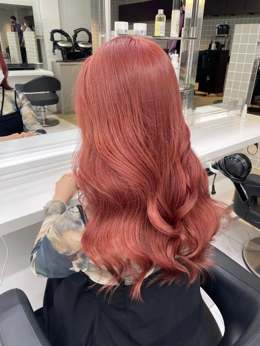 セミロング カラー 抜け感レイヤー︴ ニュアンスカラーのヘアスタイル