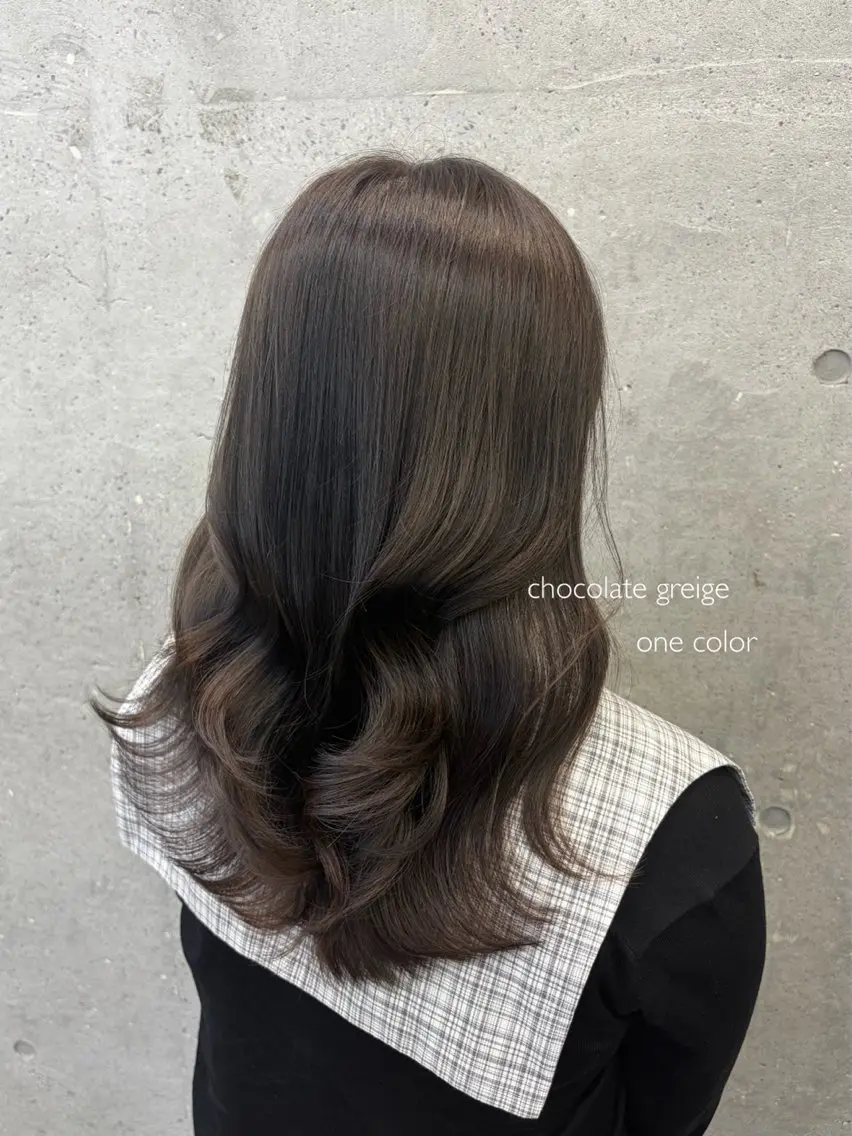 セミロング カラー 上岡 みゆうのヘアスタイル