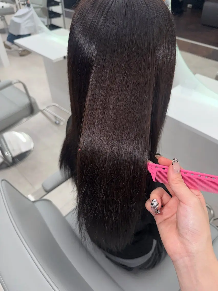 ロング カット ヘアカラー 結城 虹心のヘアスタイル