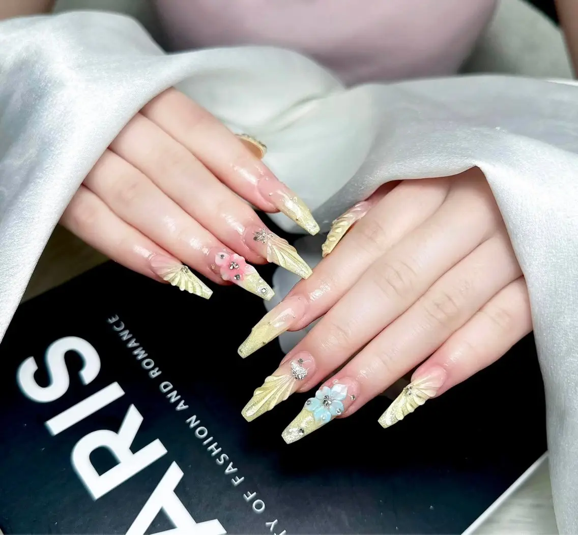 ネイル アートネイル ジェルネイル キラキラネイル 韓国ネイル 持ち込み ハンドネイル ハンドケア Nova Nailのネイルデザイン