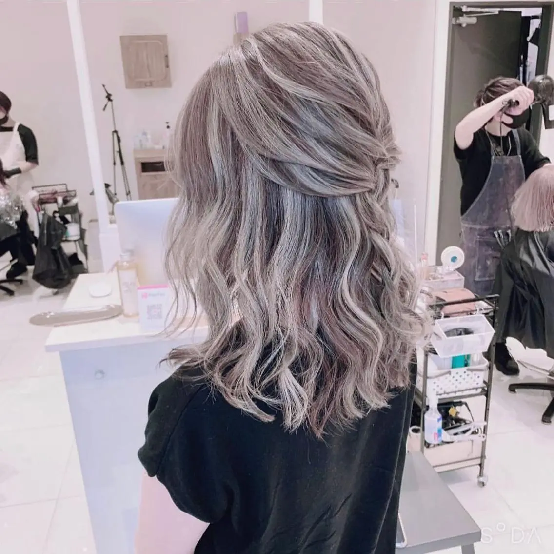 ロング カラー ブリーチ ケアブリーチ ハイライトカラー インナーカラー ハイライト ヘアカラー 福西 洋斗のヘアスタイル