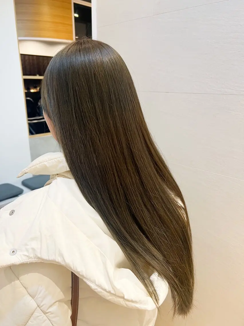 ロング カラー ベージュカラー 透明感カラー オリーブベージュ オリーブカラー トリートメント ヘアカラー トリートメント 艶カラー/透明感 /ヒグチアオイのヘアスタイル