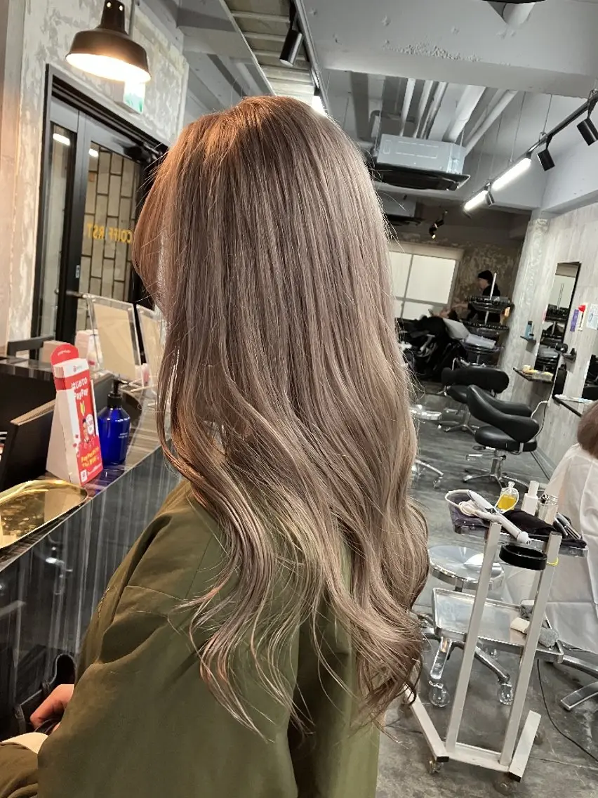 ロング カラー ブリーチ ケアブリーチ ダブルカラー 山内 泰輝のヘアスタイル