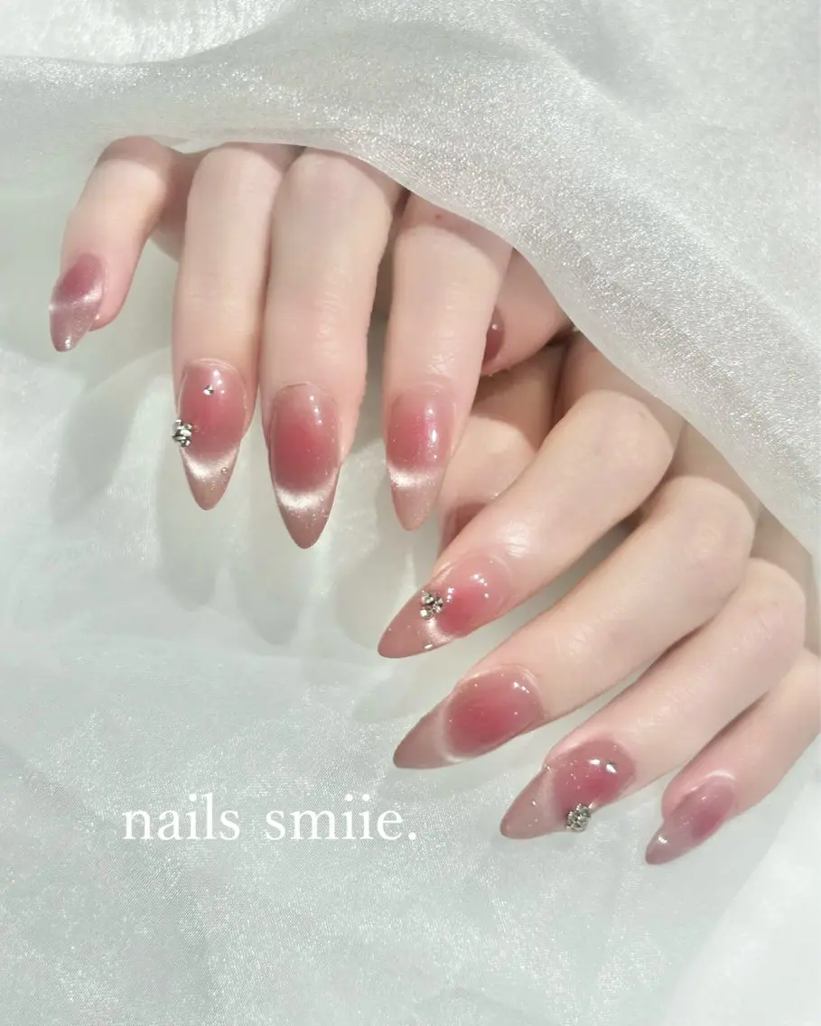 ネイル チークネイル マグネットネイル ワンホンネイル ハンドネイル nails smiie.のネイルデザイン