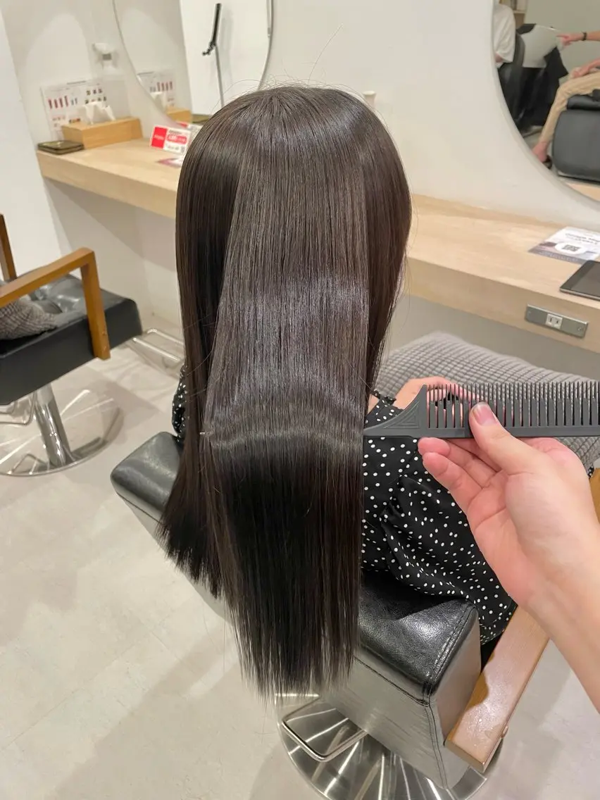 ロング カット 縮毛矯正 トリートメント 福井 茉菜美のヘアスタイル