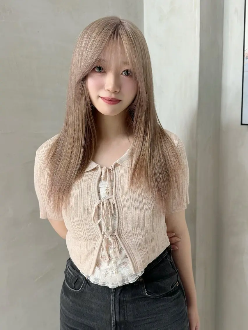 カラー ベージュカラー ミルクティーベージュ ヘアカラー エフェクトブリーチ /ウルフ/クワさんのヘアスタイル