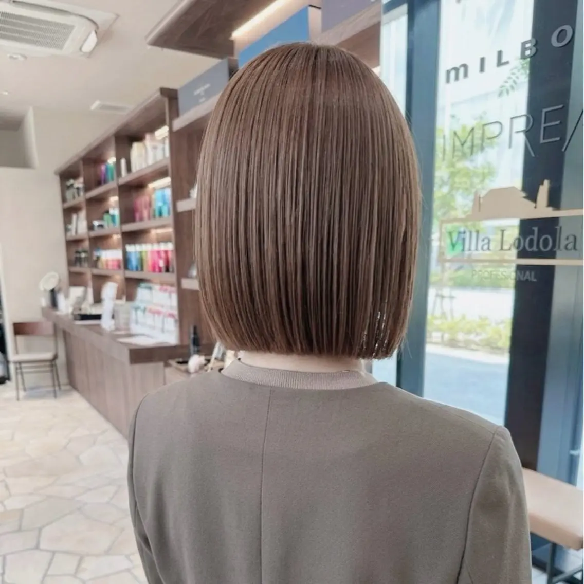 【✨ボブにしたい方✨️】カット➕オージュアトリートメント#切りっぱなし#前下がりボブ#外ハネの写真